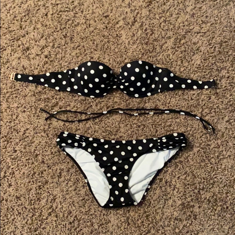 Strapless bikini. Straps included.